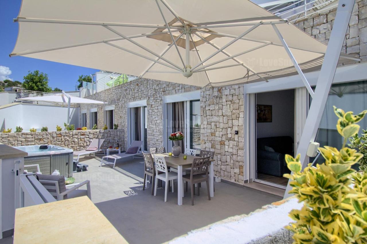 Jacuzzi Holiday Homes By Lovesud Santa Maria di Leuca Exteriör bild
