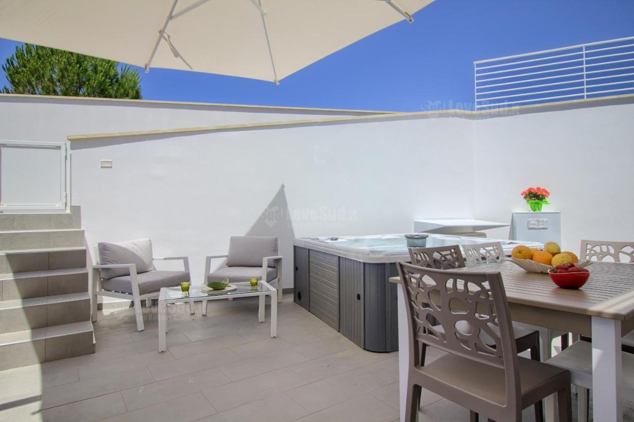 Jacuzzi Holiday Homes By Lovesud Santa Maria di Leuca Exteriör bild